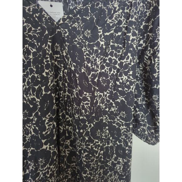 Never A Wallflower Gathered V Neck Floral Dress NWT - Picture 5 of 7